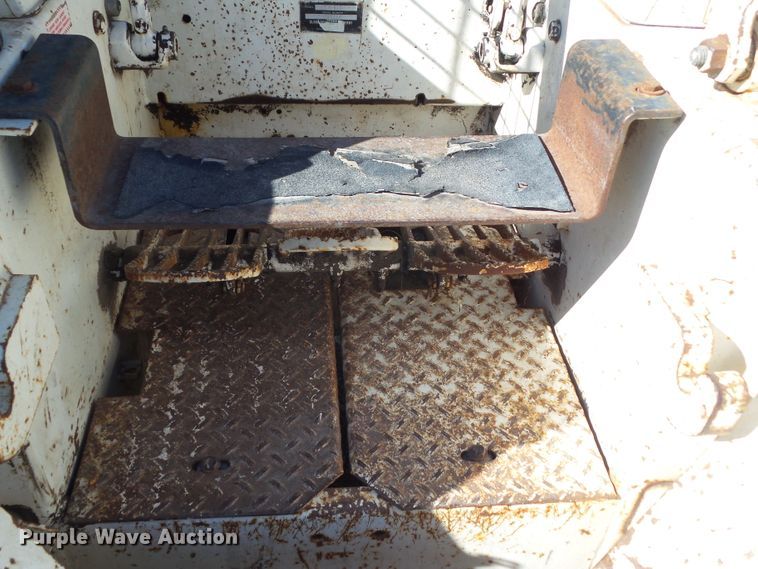 image for item DF0907 1974 Bobcat M-610  skid steer loader