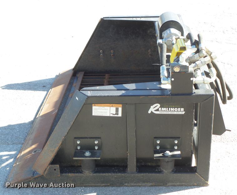 Remlinger PFM70070 vibratory skid steer screening bucket in Anita, IA