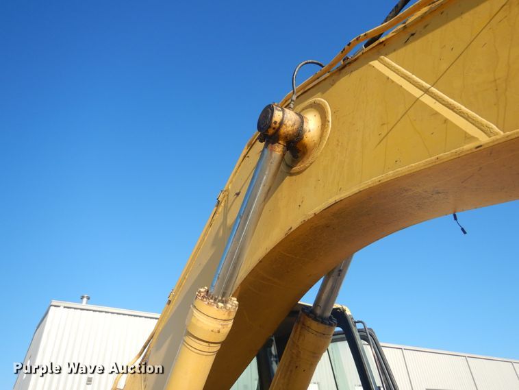 image for item DH5214 2000 Komatsu PC220LC-6LE  excavator