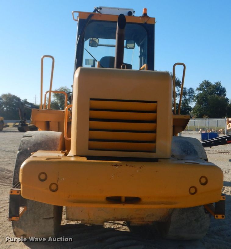 image for item DH5215 2001 Hyundai HL750XTD  wheel loader