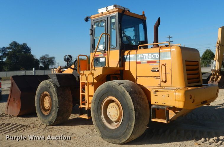image for item DH5215 2001 Hyundai HL750XTD  wheel loader