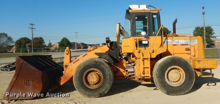 image for item DH5215 2001 Hyundai HL750XTD  wheel loader