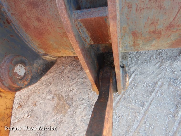 image for item DH5215 2001 Hyundai HL750XTD  wheel loader