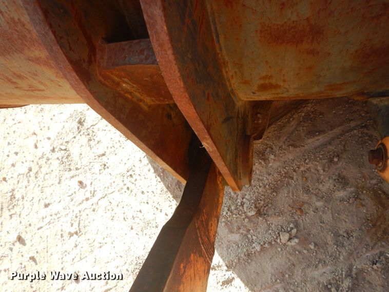 image for item DH5215 2001 Hyundai HL750XTD  wheel loader