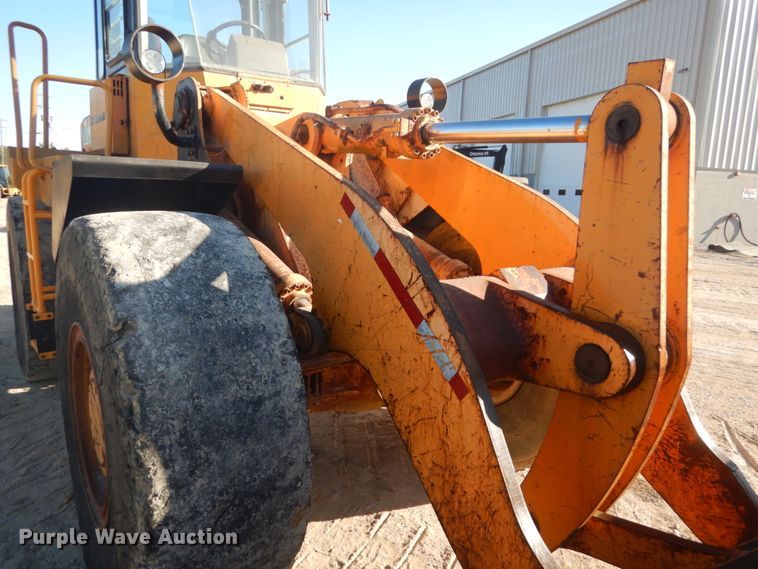 image for item DH5215 2001 Hyundai HL750XTD  wheel loader