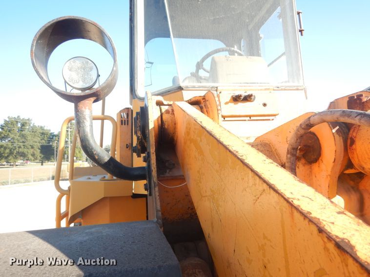 image for item DH5215 2001 Hyundai HL750XTD  wheel loader