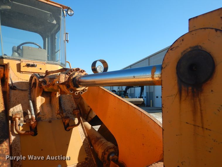 image for item DH5215 2001 Hyundai HL750XTD  wheel loader