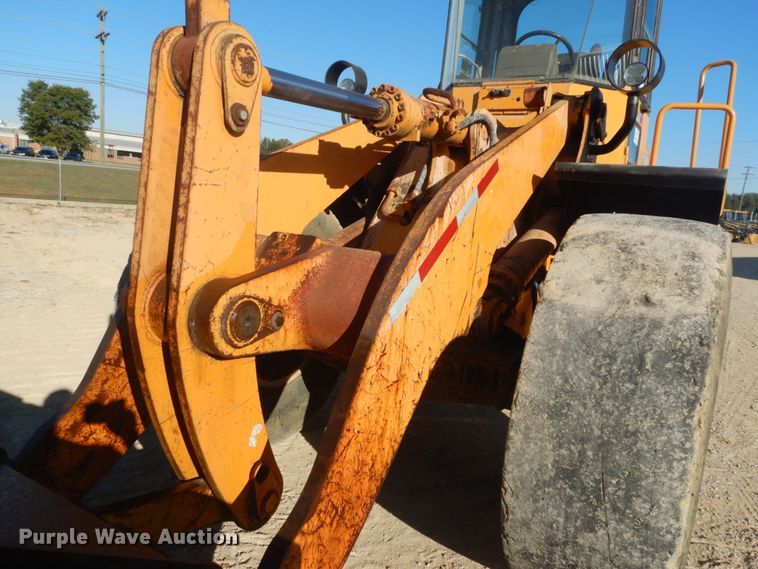 image for item DH5215 2001 Hyundai HL750XTD  wheel loader