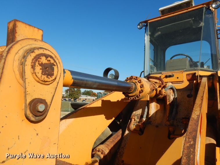 image for item DH5215 2001 Hyundai HL750XTD  wheel loader