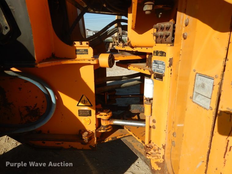 image for item DH5215 2001 Hyundai HL750XTD  wheel loader