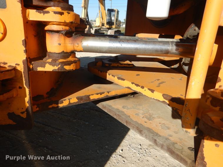 image for item DH5215 2001 Hyundai HL750XTD  wheel loader