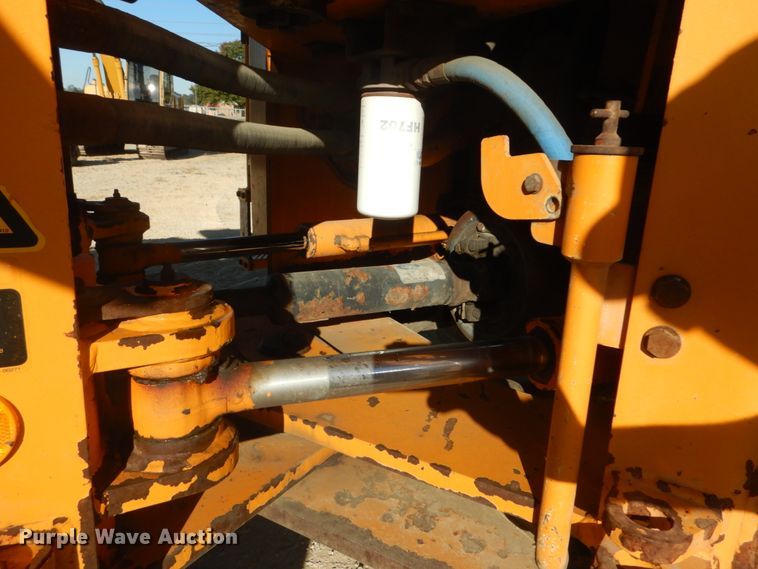 image for item DH5215 2001 Hyundai HL750XTD  wheel loader