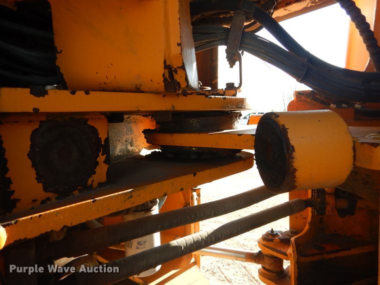 image for item DH5215 2001 Hyundai HL750XTD  wheel loader