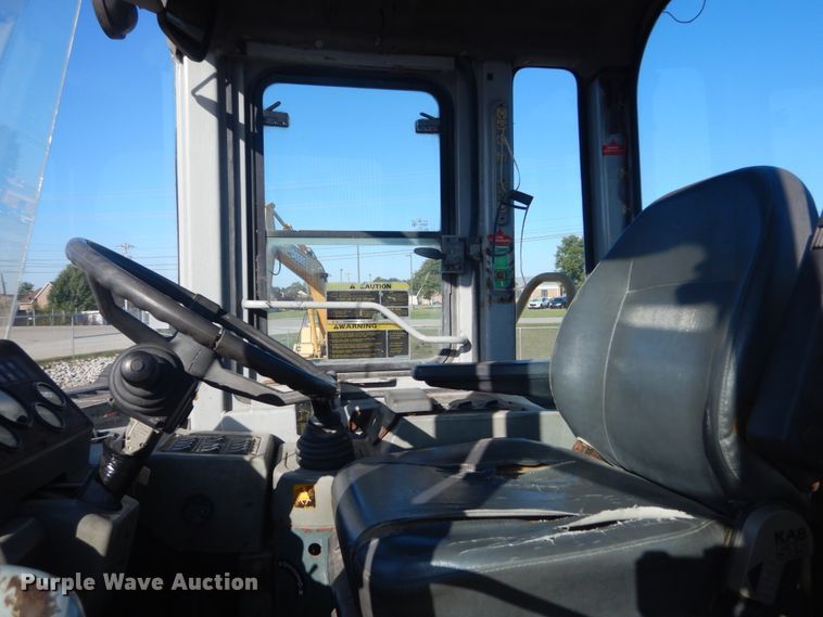 image for item DH5215 2001 Hyundai HL750XTD  wheel loader