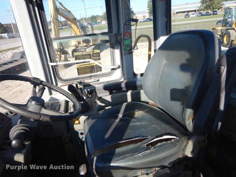 image for item DH5215 2001 Hyundai HL750XTD  wheel loader