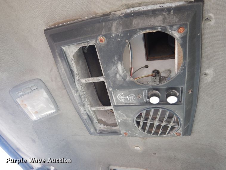 image for item DH5215 2001 Hyundai HL750XTD  wheel loader