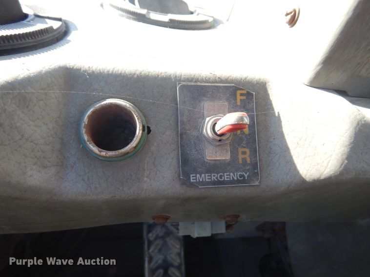 image for item DH5215 2001 Hyundai HL750XTD  wheel loader