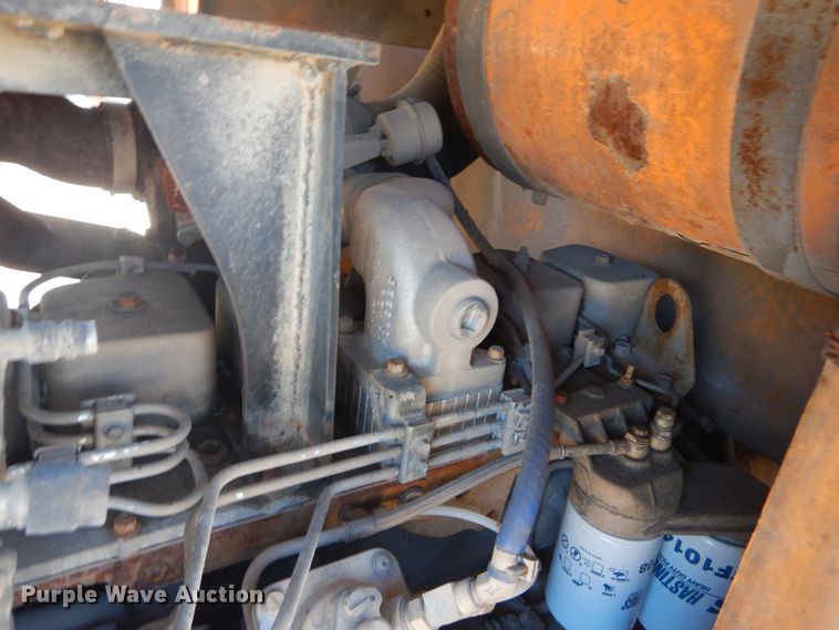 image for item DH5215 2001 Hyundai HL750XTD  wheel loader