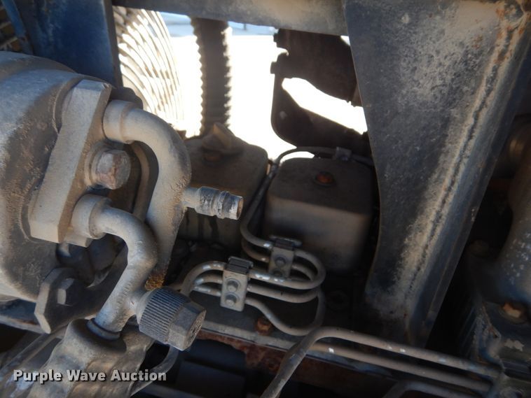 image for item DH5215 2001 Hyundai HL750XTD  wheel loader