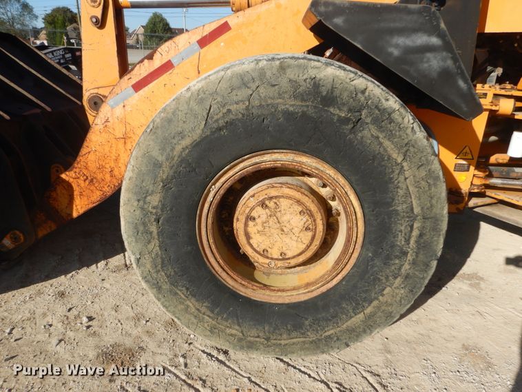 image for item DH5215 2001 Hyundai HL750XTD  wheel loader
