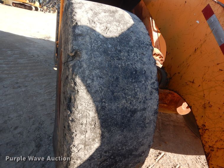 image for item DH5215 2001 Hyundai HL750XTD  wheel loader