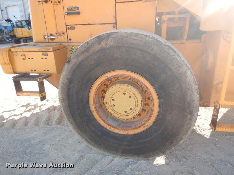 image for item DH5215 2001 Hyundai HL750XTD  wheel loader