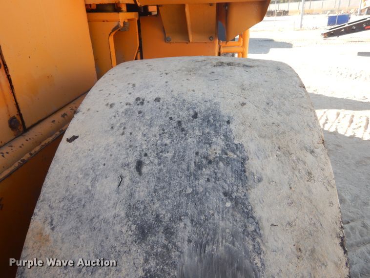 image for item DH5215 2001 Hyundai HL750XTD  wheel loader