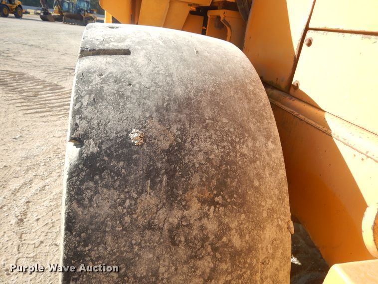 image for item DH5215 2001 Hyundai HL750XTD  wheel loader