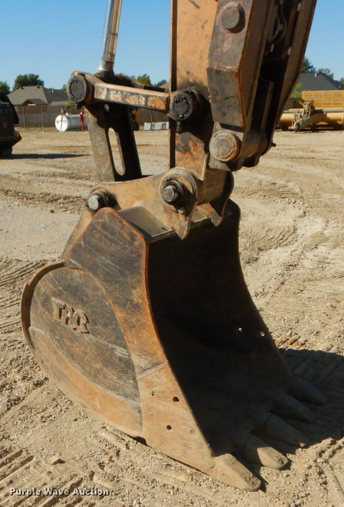 image for item DH5216 2004 Case CX135SR  excavator