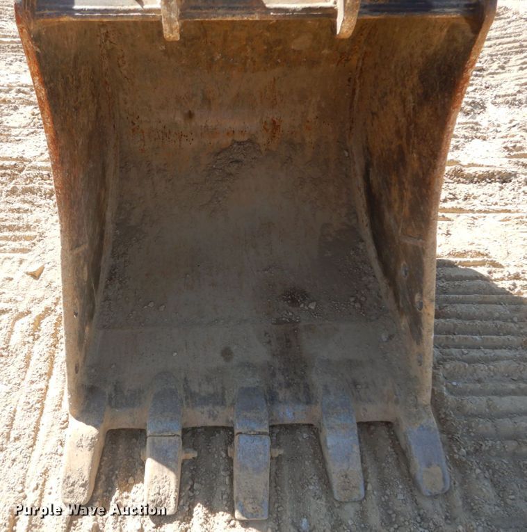 image for item DH5216 2004 Case CX135SR  excavator