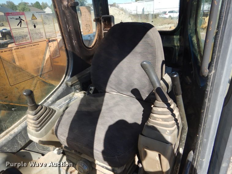image for item DH5216 2004 Case CX135SR  excavator
