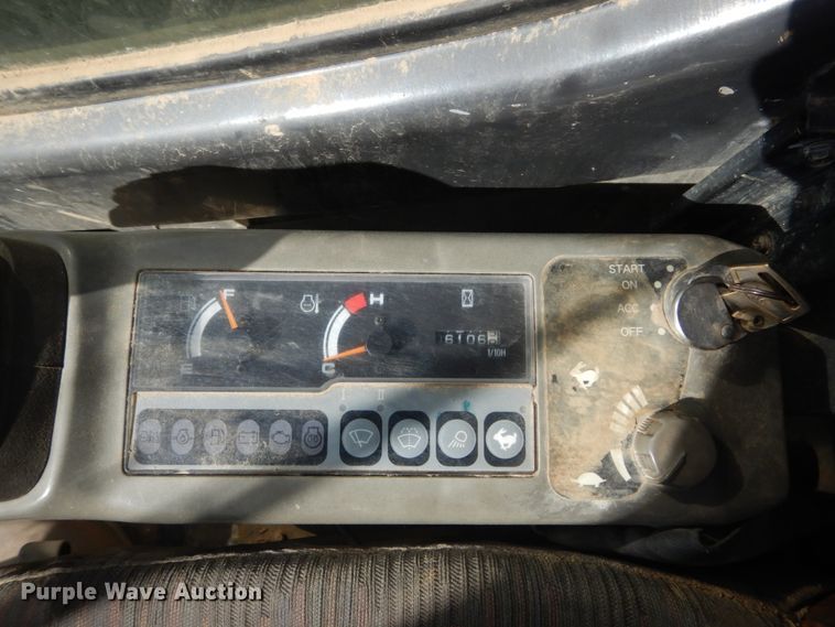 image for item DH5216 2004 Case CX135SR  excavator