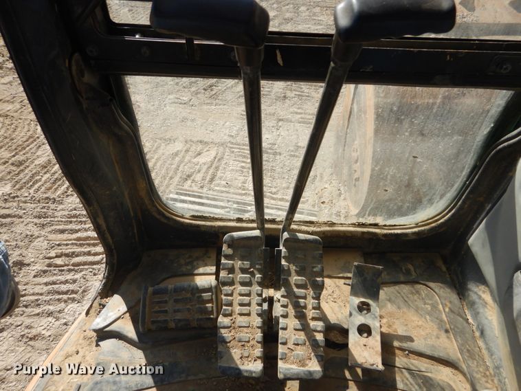image for item DH5216 2004 Case CX135SR  excavator