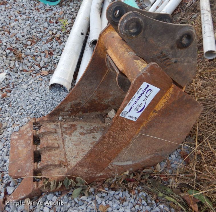 image for item DH5220 Bobcat 24"W excavator bucket