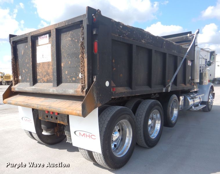 image for item DI0476 2007 Freightliner FLD  dump truck