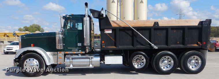 image for item DI0476 2007 Freightliner FLD  dump truck