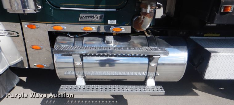 image for item DI0476 2007 Freightliner FLD  dump truck