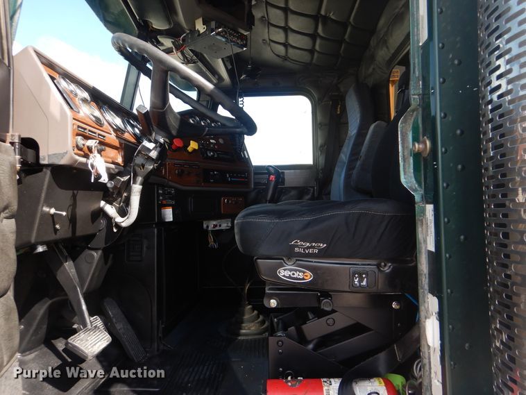 image for item DI0476 2007 Freightliner FLD  dump truck
