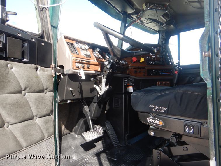 image for item DI0476 2007 Freightliner FLD  dump truck