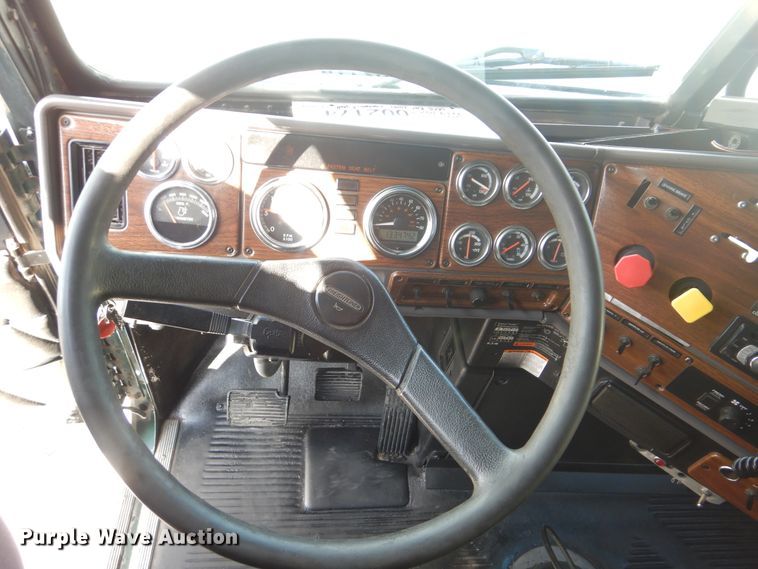 image for item DI0476 2007 Freightliner FLD  dump truck