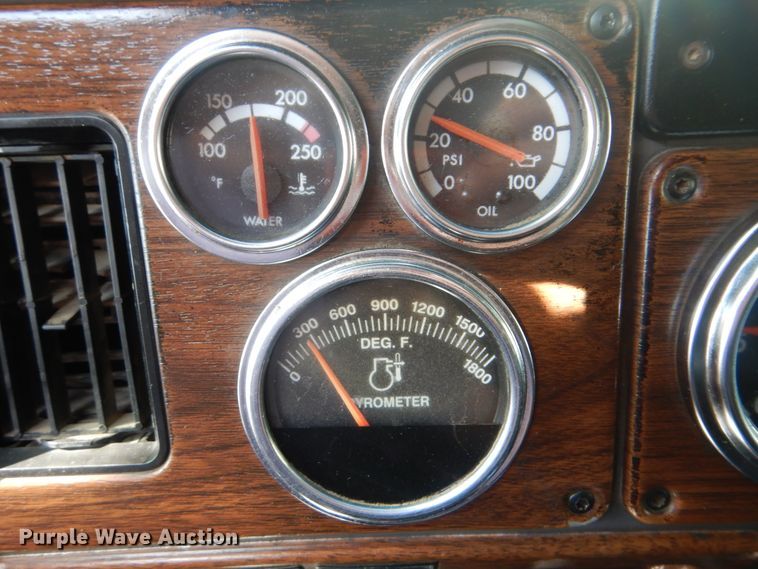 image for item DI0476 2007 Freightliner FLD  dump truck