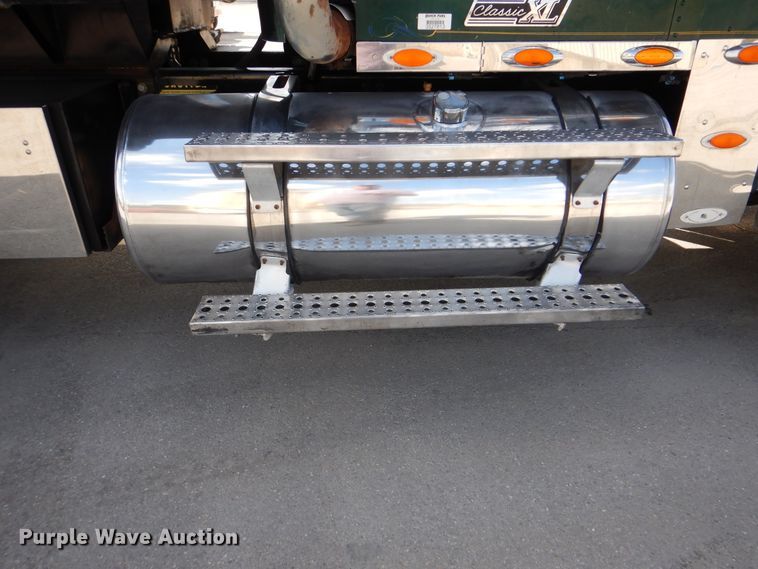 image for item DI0476 2007 Freightliner FLD  dump truck