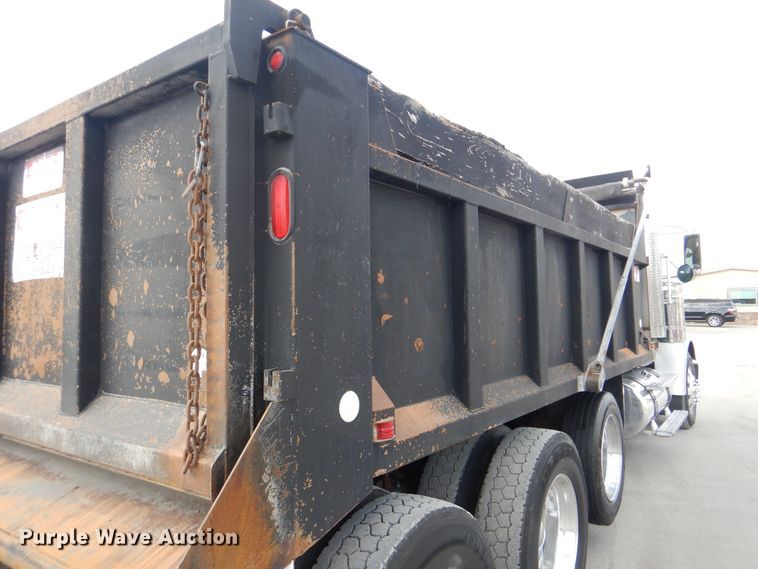 image for item DI0476 2007 Freightliner FLD  dump truck