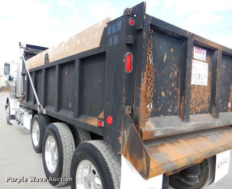 image for item DI0476 2007 Freightliner FLD  dump truck