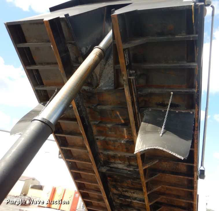 image for item DI0476 2007 Freightliner FLD  dump truck