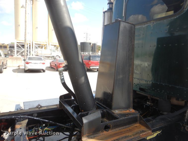 image for item DI0476 2007 Freightliner FLD  dump truck