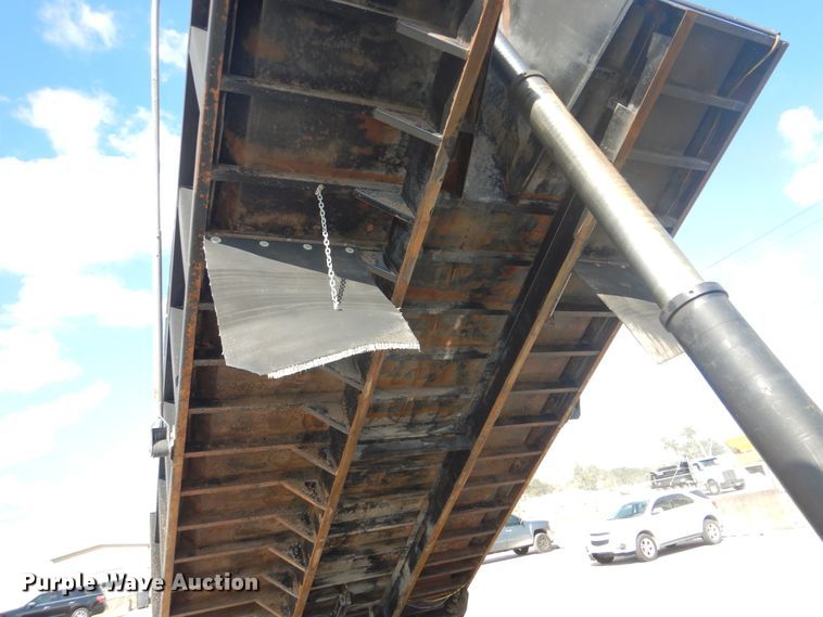 image for item DI0476 2007 Freightliner FLD  dump truck