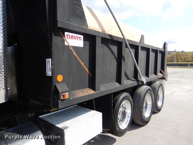 image for item DI0476 2007 Freightliner FLD  dump truck