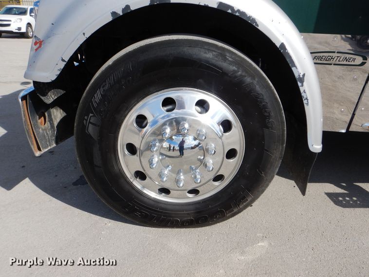 image for item DI0476 2007 Freightliner FLD  dump truck