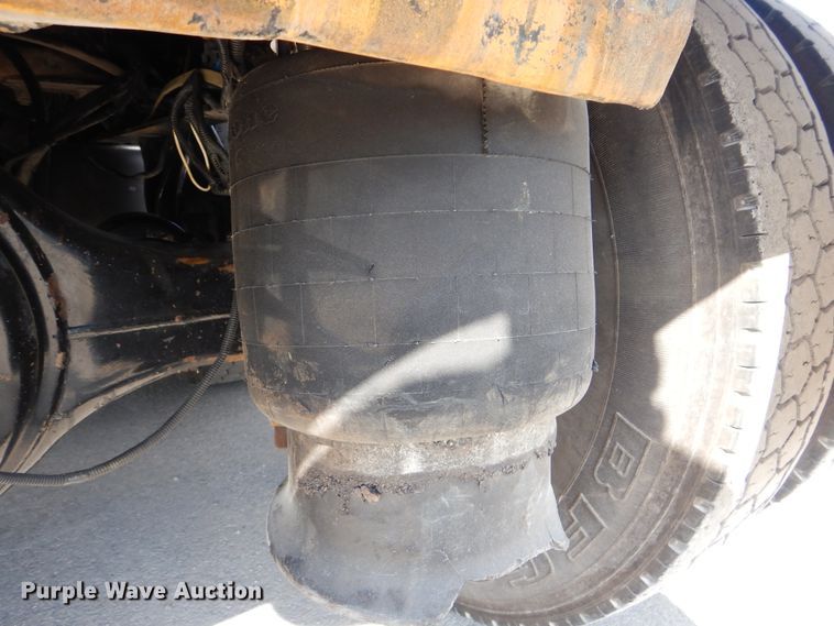 image for item DI0476 2007 Freightliner FLD  dump truck